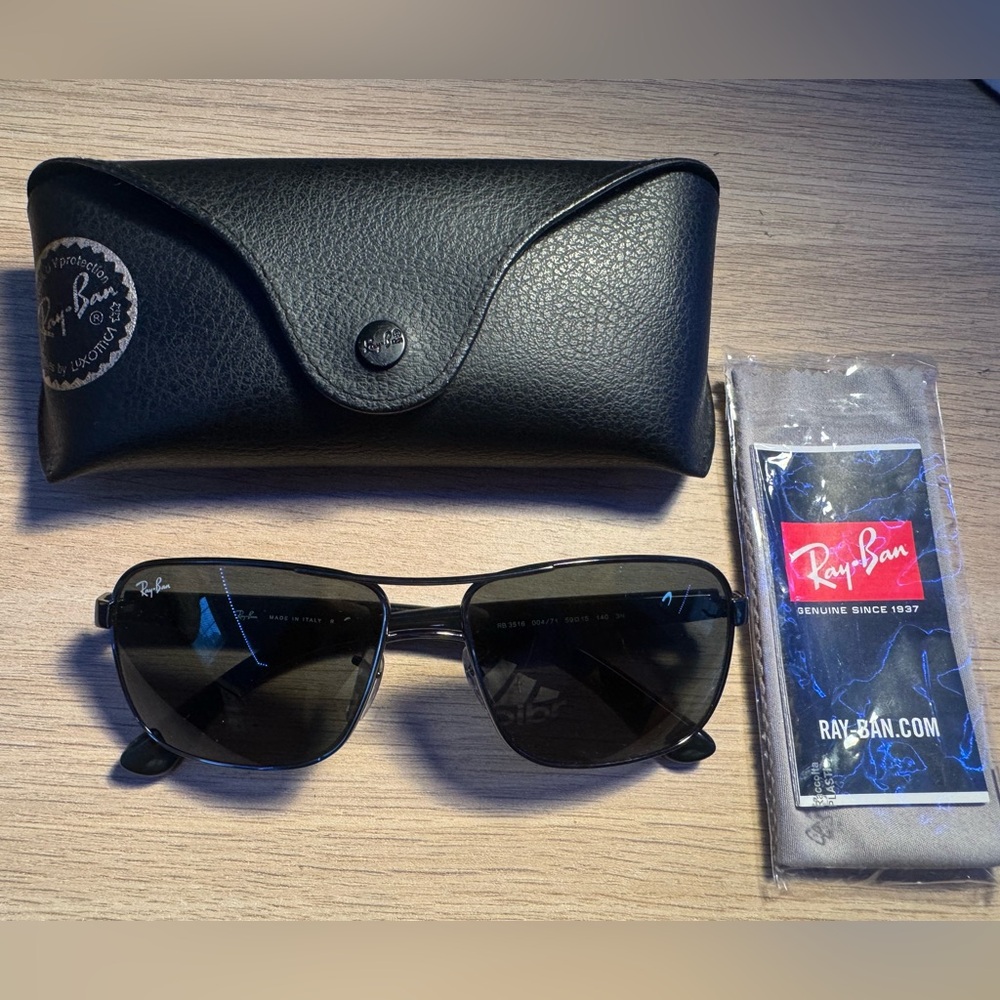 Ray-Ban BRAND NEW Classic Black Sunglasses with Case
